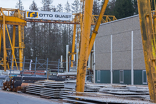 In seinem Betonfertigteilwerk in Freudenberg produziert Otto Quast Filgrandecken, Wandplatten und konstruktive Betonteile.